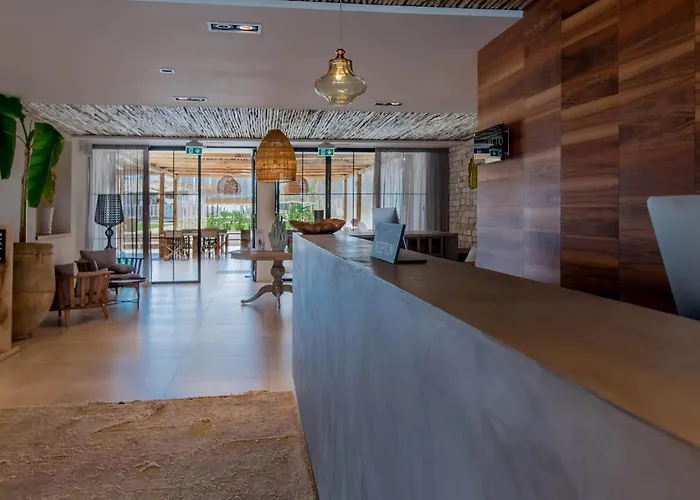  Cumeja Beach Club &